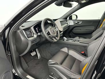 Volvo XC60 B6 AWD — photo 15