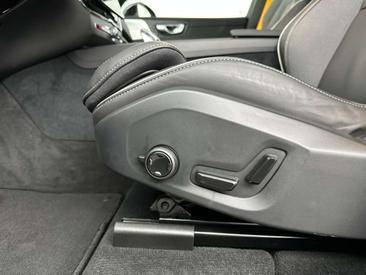 Volvo XC60 B6 AWD — photo 17