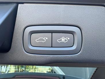 Volvo XC60 T8 Recharge AWD — photo 32