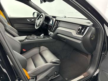 Volvo XC60 B6 AWD — photo 18