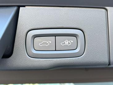 Volvo XC60 T8 Recharge AWD — photo 36