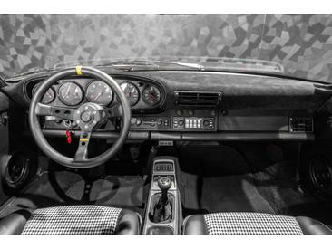 Porsche 911 Carrera 4 — photo 23