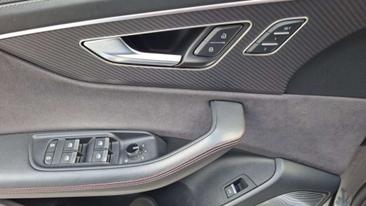 Audi RSQ8 — photo 12