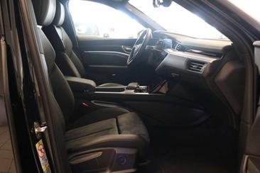 Audi E-tron 50 Quattro — photo 28