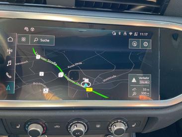 Audi Q3 35 TFSI — photo 17