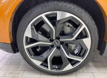 Audi RSQ8 — photo 7