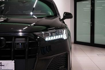 Audi SQ7 TFSI — photo 10