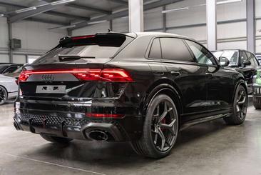 Audi RSQ8 — photo 10