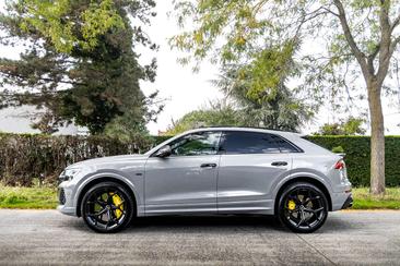Audi RSQ8 — photo 10