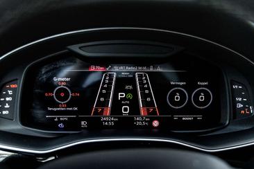 Audi RSQ8 — photo 16