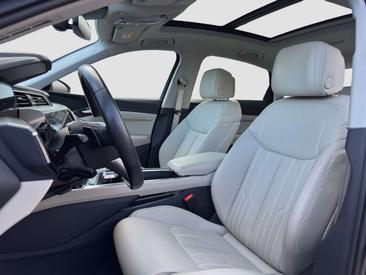 Audi E-tron 55 Quattro — photo 11