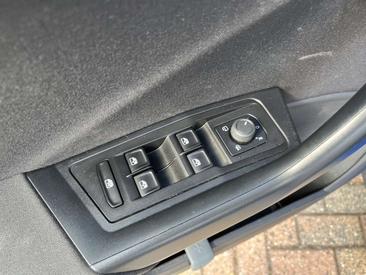 Volkswagen T-Roc 1.5 TSI — photo 8