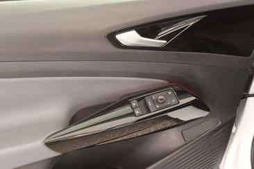 Volkswagen ID.4 Pro Performance — photo 9