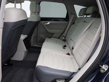 Volkswagen Touareg EHybrid — photo 12