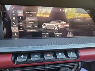 Porsche 911 Cabriolet Carrera 4S — photo 17