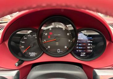 Porsche 718 Cabriolet Boxster — photo 11