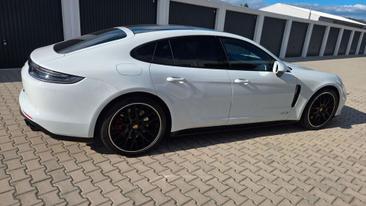 Porsche Panamera GTS — photo 9