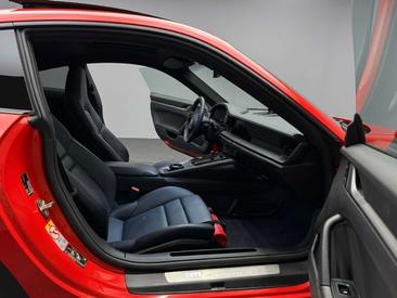 Porsche 911 Carrera 4S — photo 6