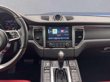 Porsche Macan — photo 14