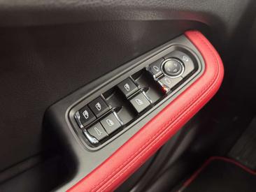 Porsche Macan — photo 17