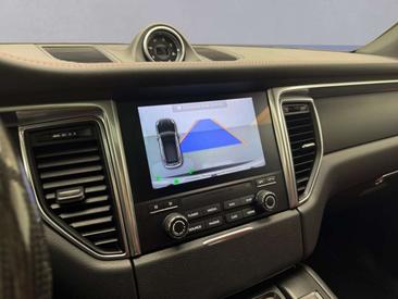 Porsche Macan — photo 18