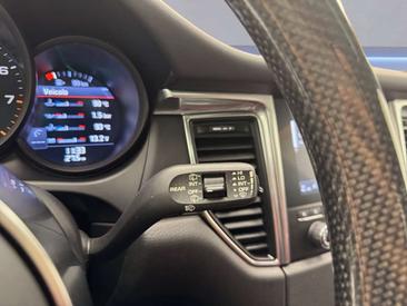 Porsche Macan — photo 19