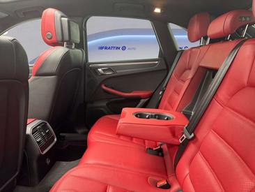 Porsche Macan — photo 21