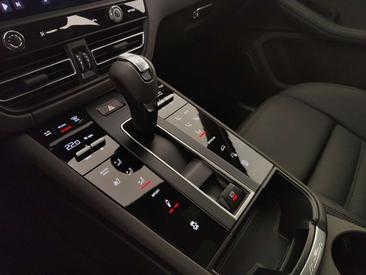 Porsche Macan I S — photo 8