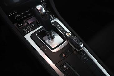 Porsche 718 Cayman — photo 19
