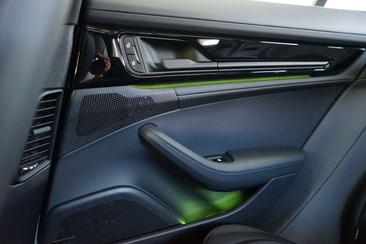 Porsche Panamera 4S E-Hybrid — photo 18
