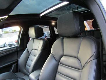 Porsche Macan I S — photo 9