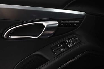 Porsche 718 Cayman — photo 21