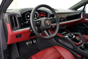 Porsche Cayenne S E-Hybrid — photo 21