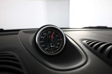 Porsche 718 Cayman — photo 27