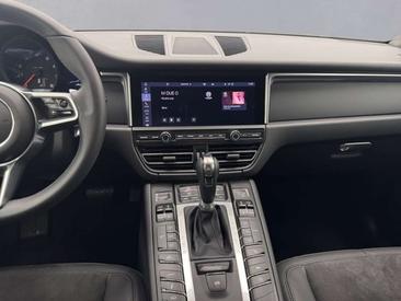 Porsche Macan — photo 14