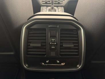 Porsche Macan — photo 16