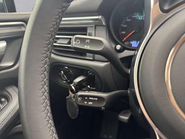 Porsche Macan — photo 17