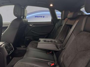 Porsche Macan — photo 21