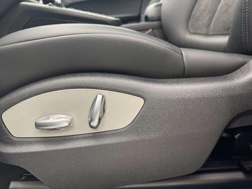 Porsche Macan — photo 24