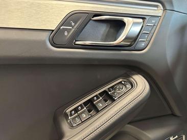 Porsche Macan I S — photo 14