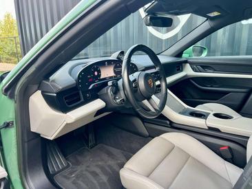 Porsche Taycan Sport Turismo 4 — photo 3