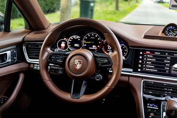 Porsche Panamera 4 E-Hybrid — photo 17