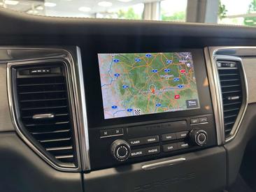 Porsche Macan I S — photo 20