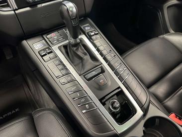 Porsche Macan I S — photo 21