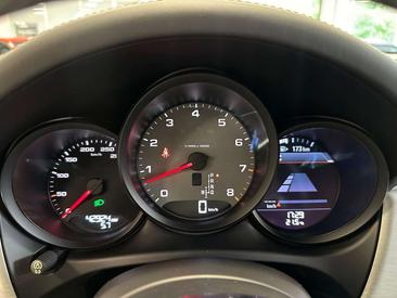 Porsche Macan I S — photo 23