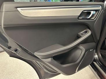 Porsche Macan I S — photo 28