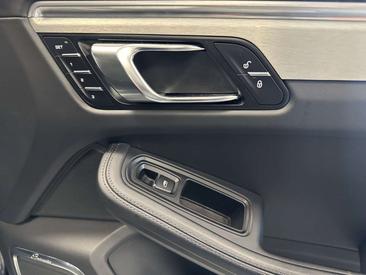 Porsche Macan I S — photo 33