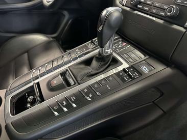Porsche Macan I S — photo 40