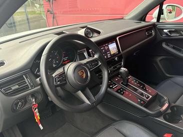 Porsche Macan — photo 10