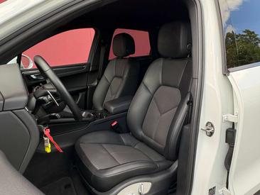Porsche Macan — photo 11